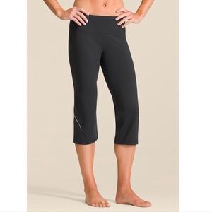 ATHLETA Power Kick Black Capri Legging Sz. M!